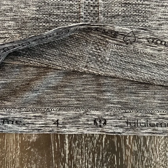 Lululemon Swiftly Tech Long Sleeve Crew in White/Black - Picture 5 of 7